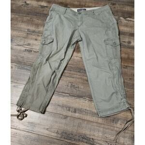 Eddie Bauer Women’s Capri Greenish/Beige Cargo Hiking Pants Size 10. 2133